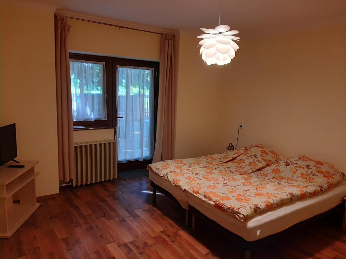 Gyopar Gyoengye Apartmanhaz Orosháza Εξωτερικό φωτογραφία