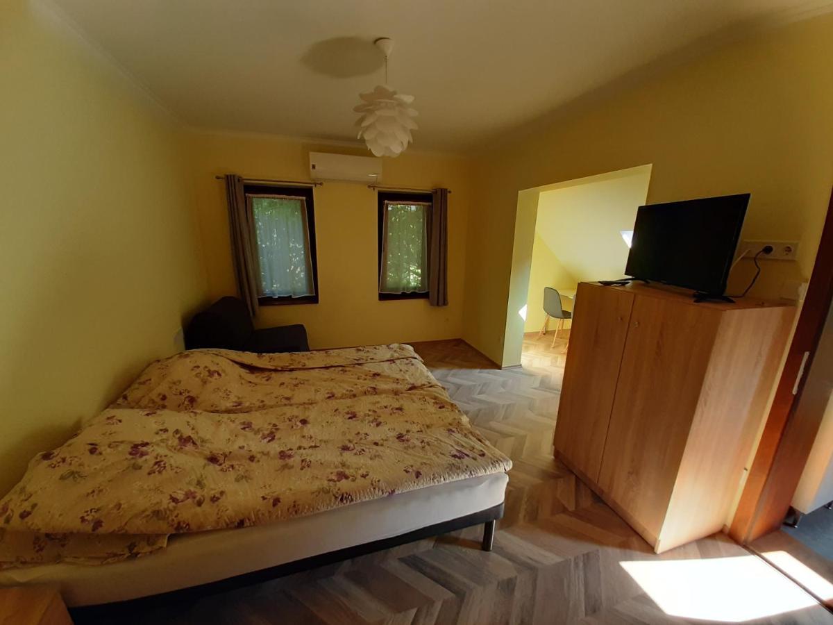 Gyopar Gyoengye Apartmanhaz Orosháza Εξωτερικό φωτογραφία