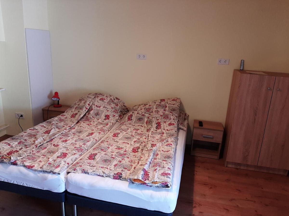 Gyopar Gyoengye Apartmanhaz Orosháza Εξωτερικό φωτογραφία