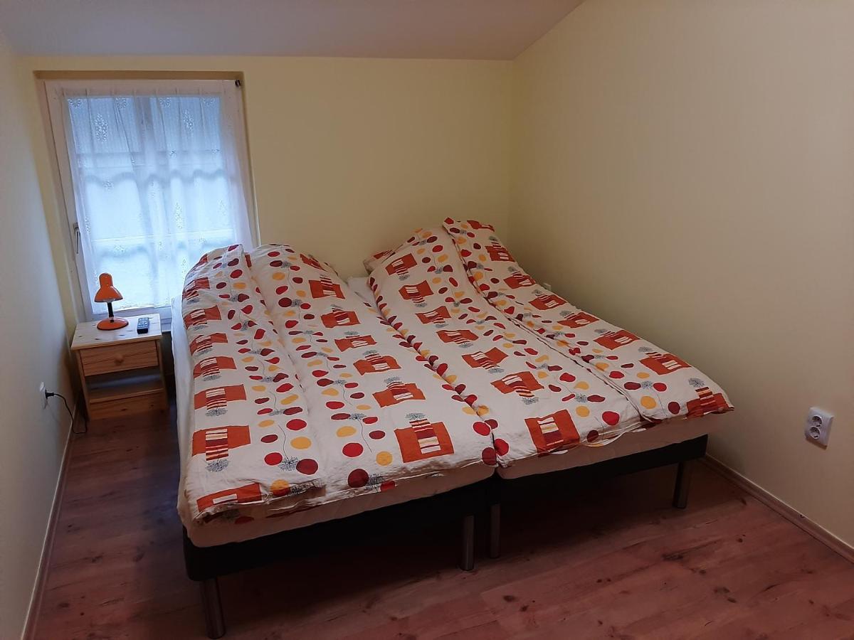 Gyopar Gyoengye Apartmanhaz Orosháza Εξωτερικό φωτογραφία
