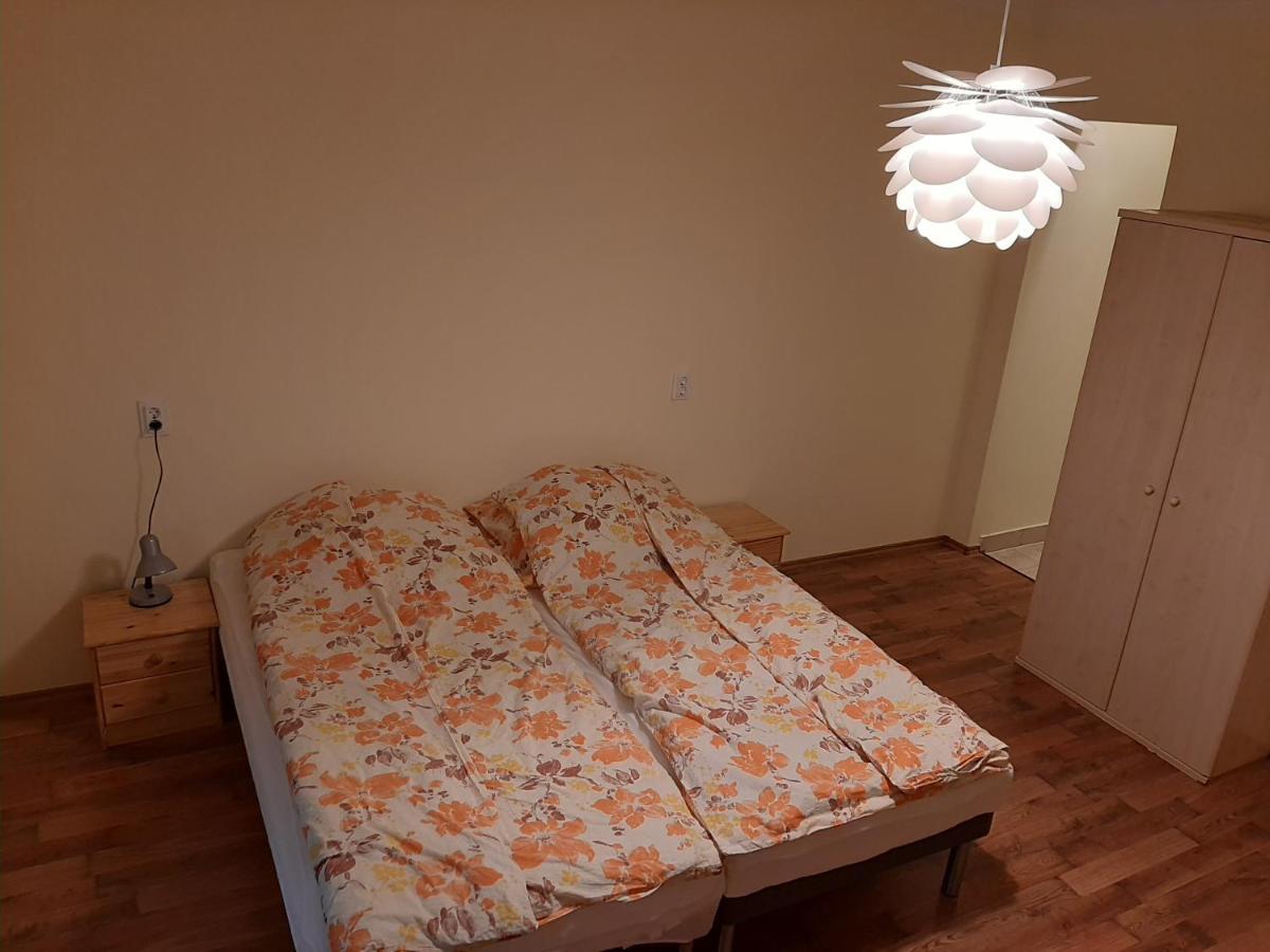 Gyopar Gyoengye Apartmanhaz Orosháza Εξωτερικό φωτογραφία