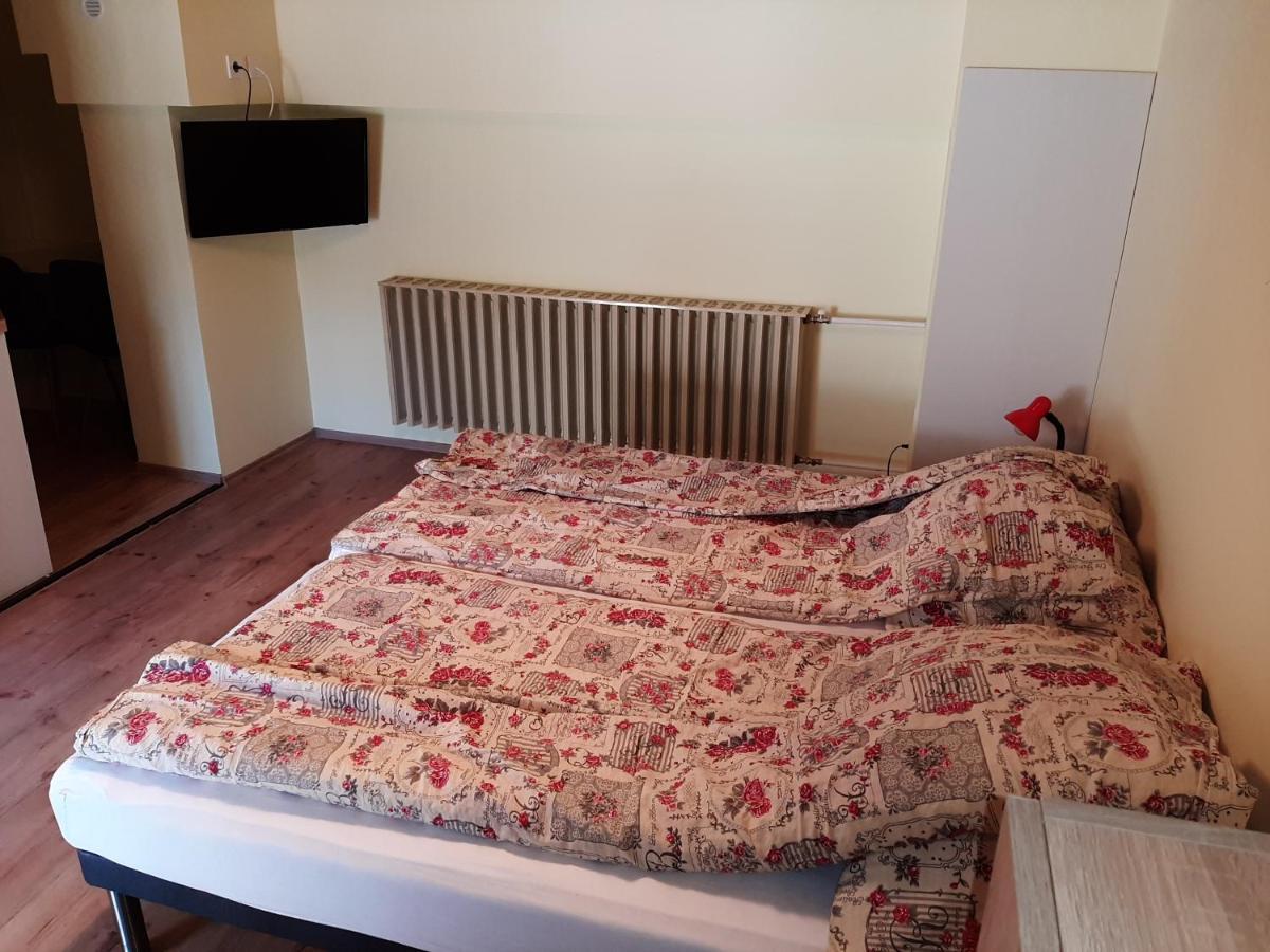 Gyopar Gyoengye Apartmanhaz Orosháza Εξωτερικό φωτογραφία