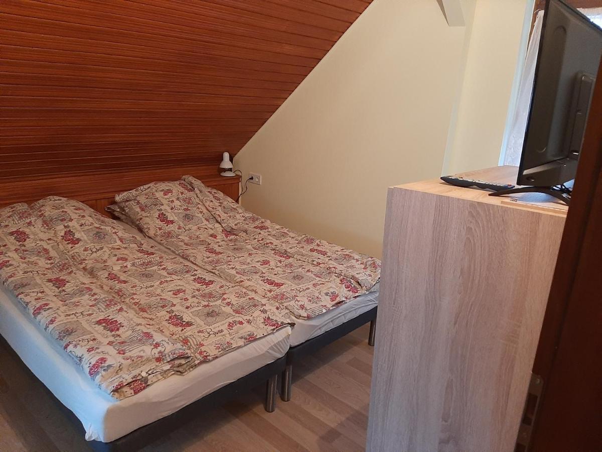 Gyopar Gyoengye Apartmanhaz Orosháza Εξωτερικό φωτογραφία