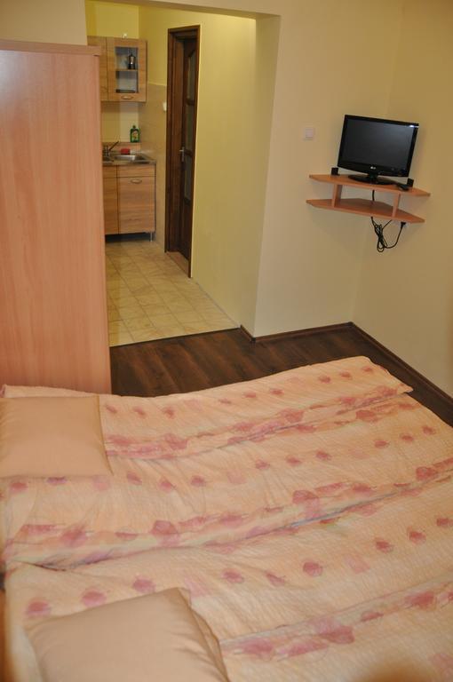 Gyopar Gyoengye Apartmanhaz Orosháza Εξωτερικό φωτογραφία
