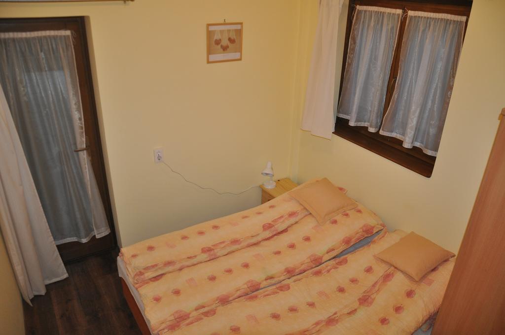 Gyopar Gyoengye Apartmanhaz Orosháza Εξωτερικό φωτογραφία